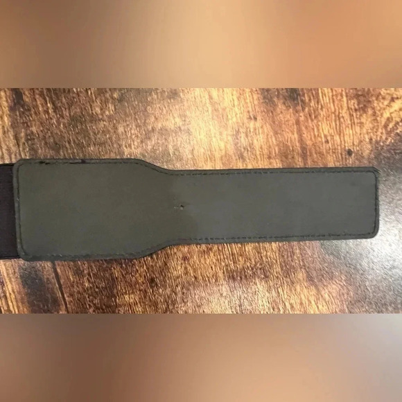 Rhinestone women’s stretch belt. Size: 28”. - Picture 6 of 11